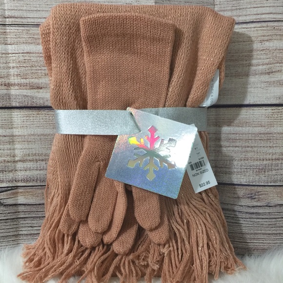 New York & Company Other - New Scarf + Glove Gift Set Metallic Soft Stylish